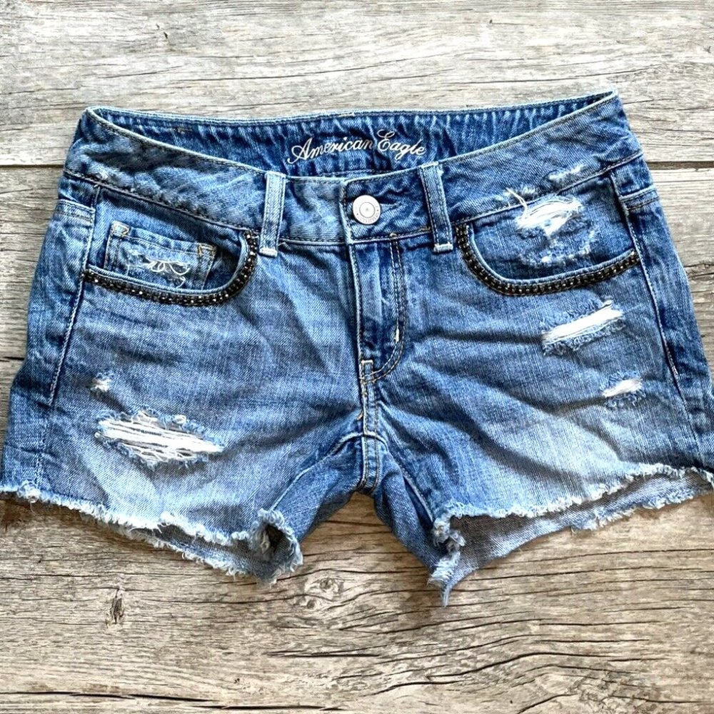 Women Size 2 AMERICAN EAGLE Ripped Jean Denim Beaded Accent Frayed Shorts GC!